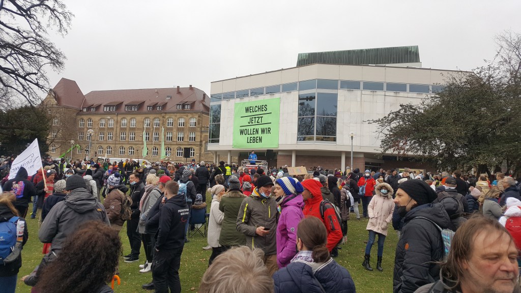 Youtube-Beitrag: Exploring Roots vor Ort: „Es reicht uns!“-Demonstration in Stuttgart&nbsp;13.03.2021